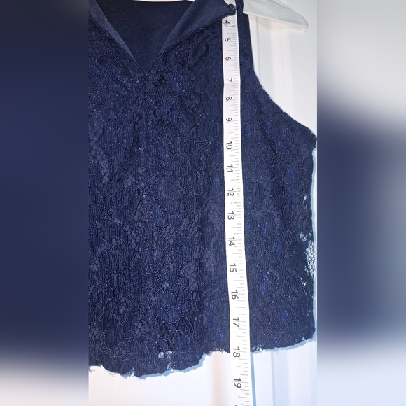 Two-piece Lulu's lace cropped skirt set in Navy Blue - Picture 15 of 16